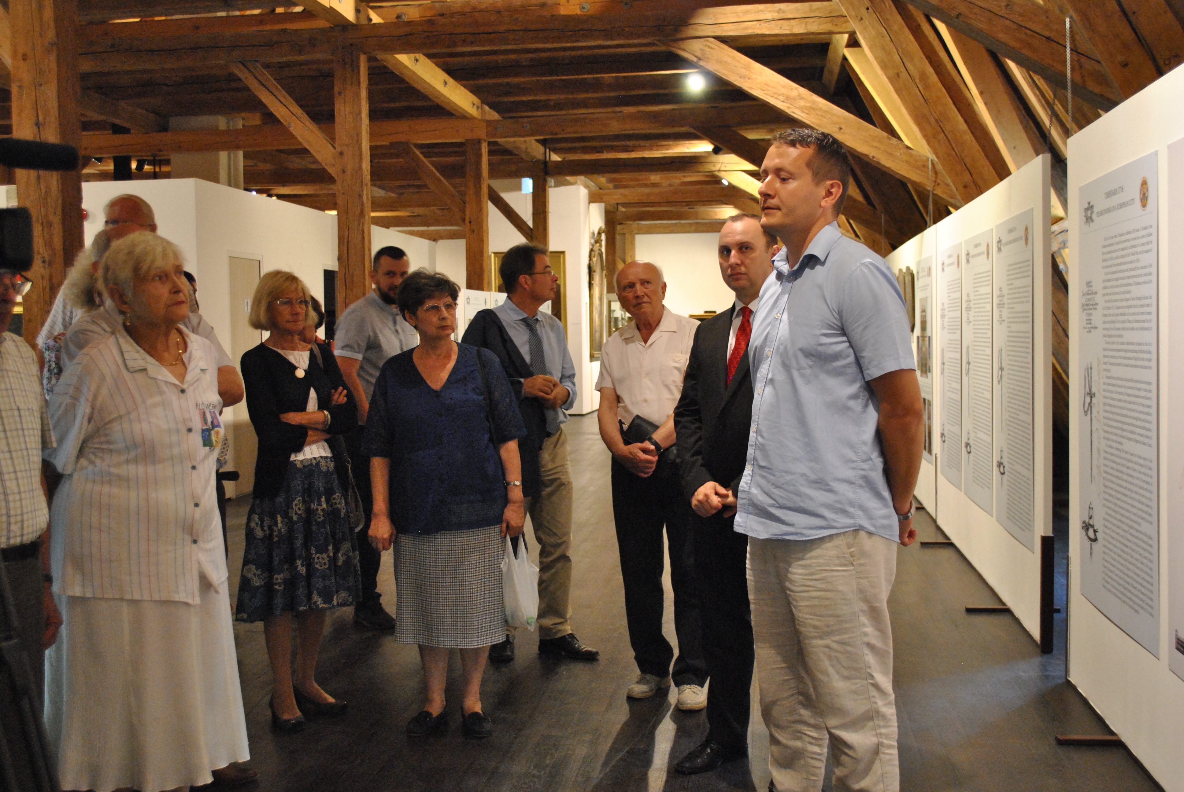 Besichtigung der Ausstellung in der Theresien Bastei mit dem Kurator Dr. Ciprian Glvan